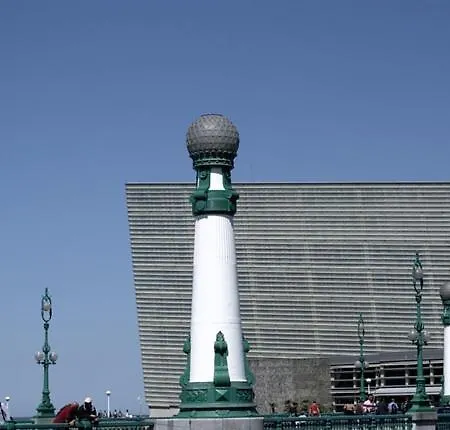 La Zurri Near Kursaal * سان سيباستيان